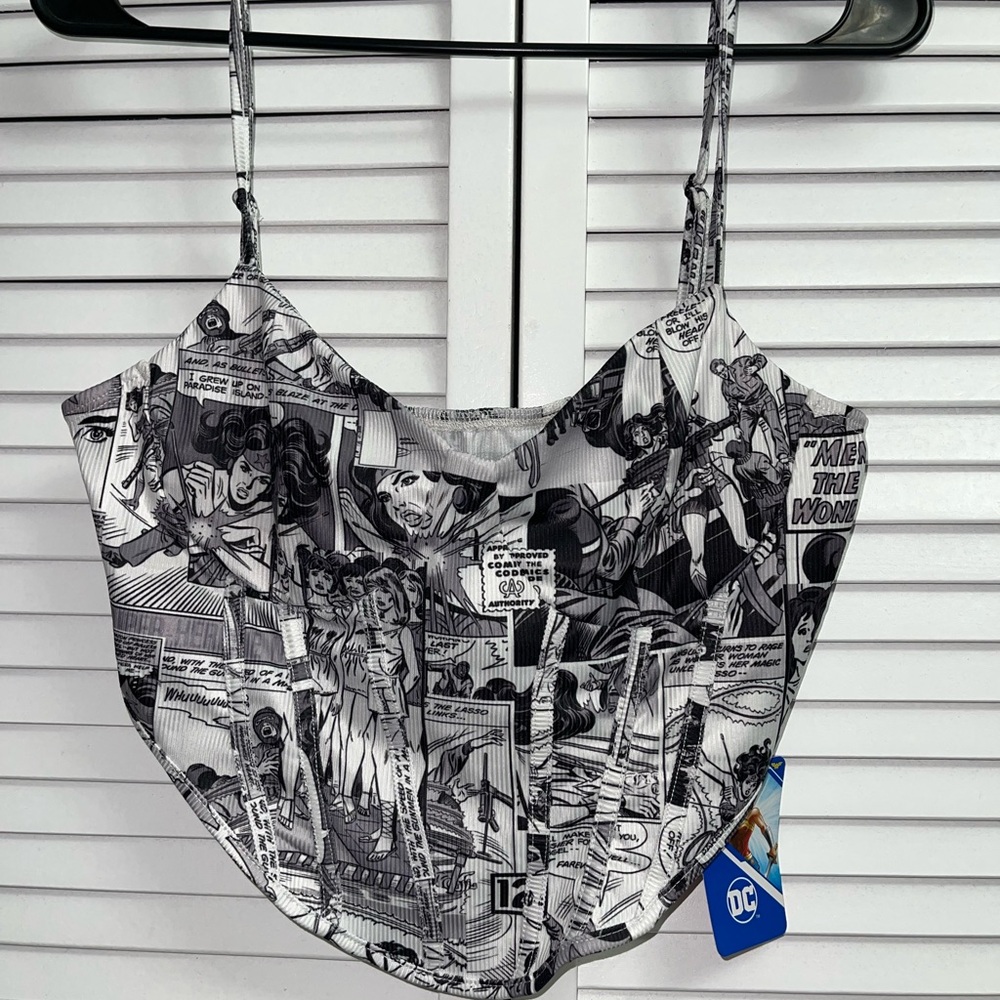 DC Black and White Wonder Woman Comic Print Cropped Top